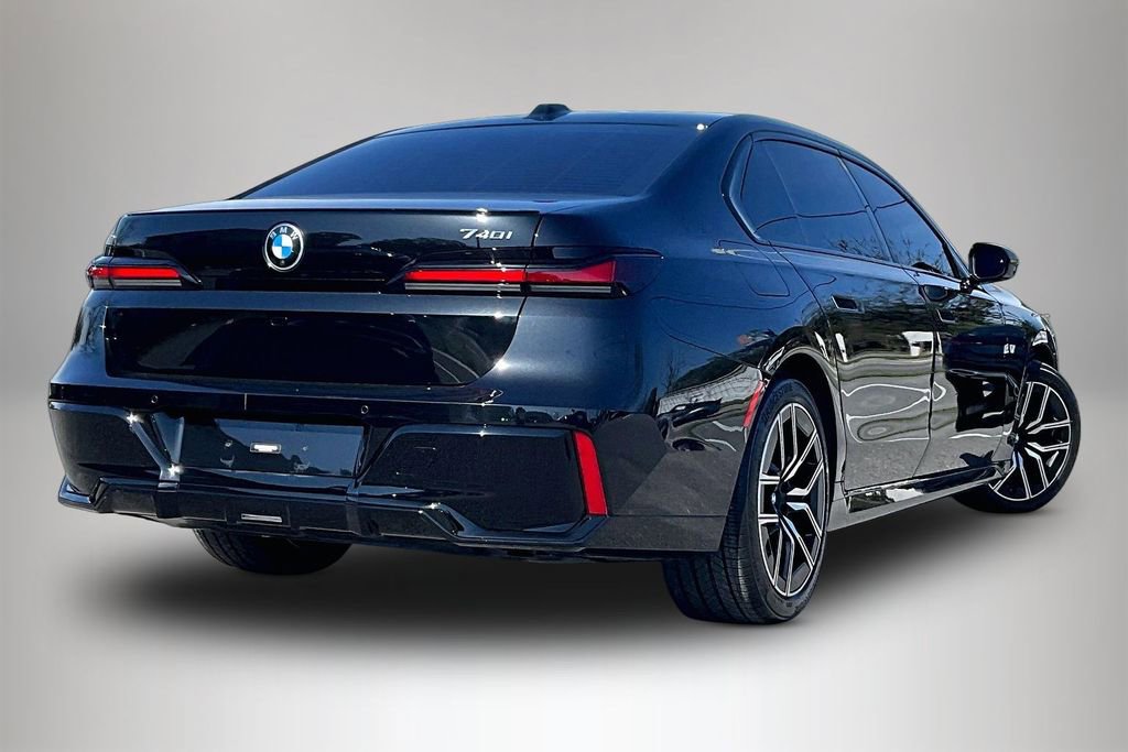 Used 2023 BMW 740i image 5