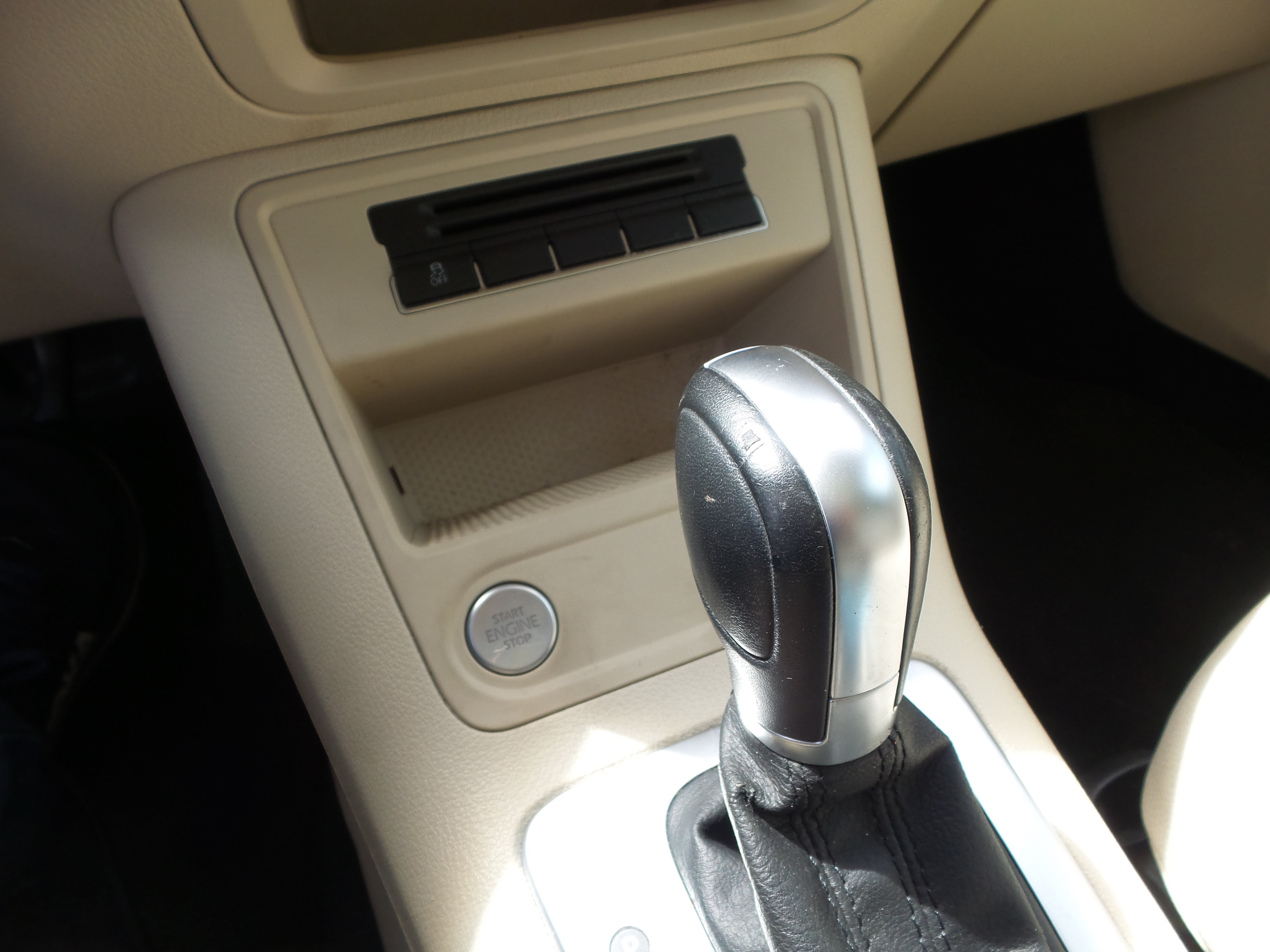 Used 2015 Volkswagen Tiguan SEL FWD image 14