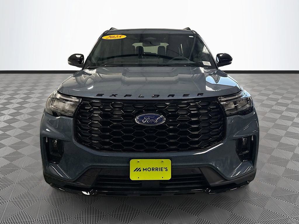 Used 2025 Ford Explorer ST-Line w/ Premium Package image 2