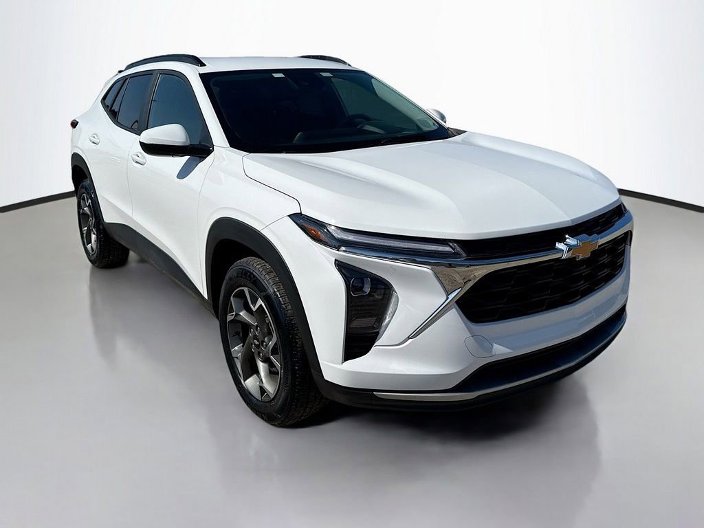 Used 2024 Chevrolet Trax LT image 2