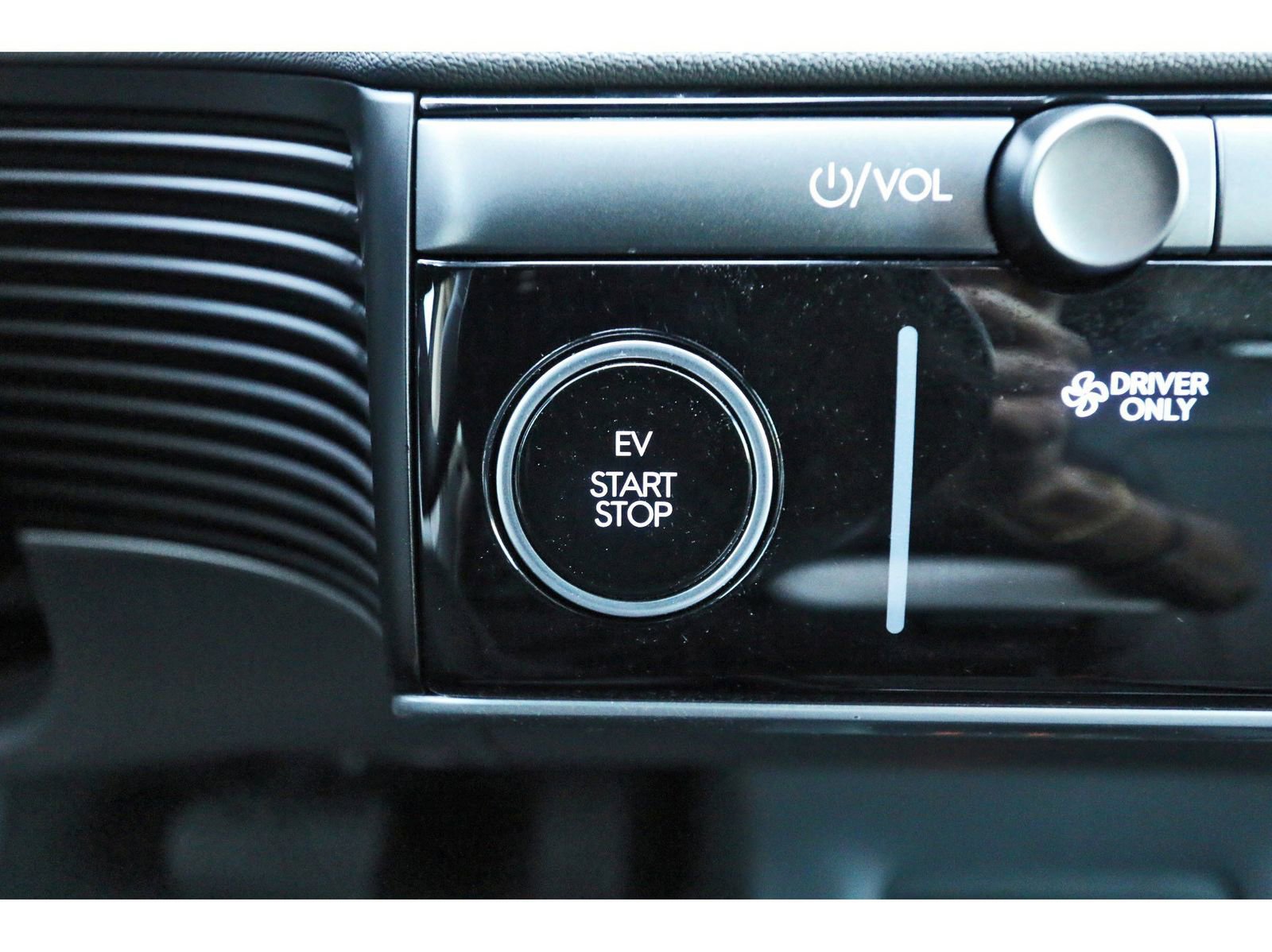 Certified 2025 Hyundai Ioniq 5 SEL RWD image 28