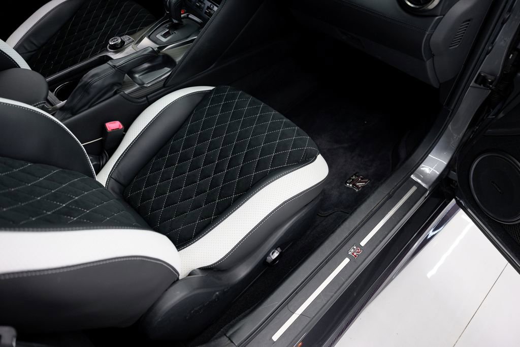 Used 2018 Nissan GT-R Premium image 32