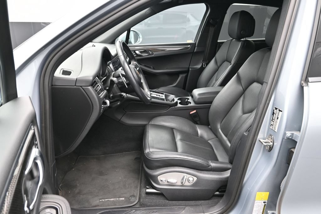 Certified 2023 Porsche Macan AWD/4WD image 5
