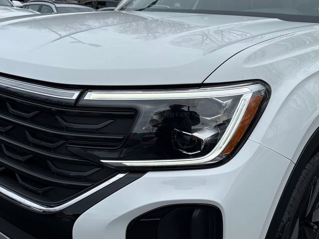 Certified 2024 Volkswagen Atlas Cross Sport SE image 9