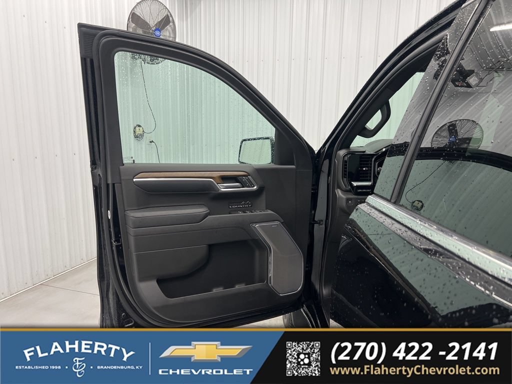 Used 2025 Chevrolet Silverado 1500 High Country AWD/4WD image 8