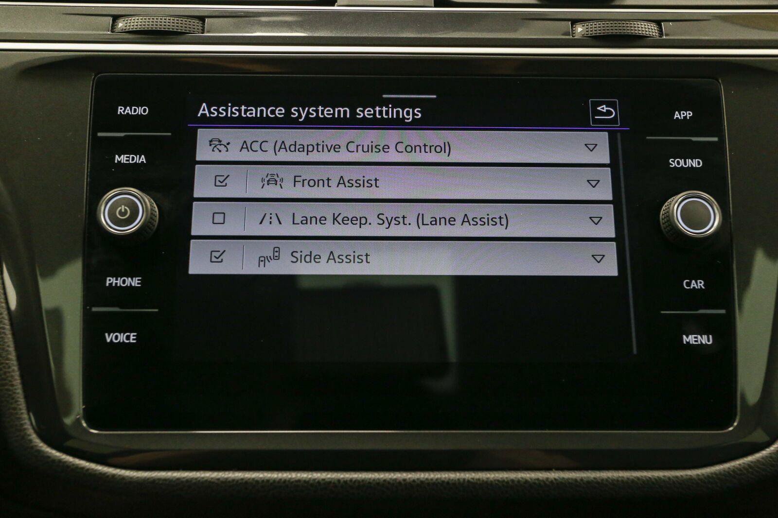 Certified 2023 Volkswagen Tiguan SE R-Line AWD/4WD image 32