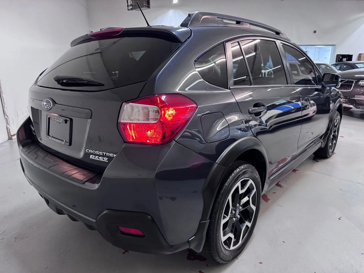 Used 2016 Subaru Crosstrek 2.0i Premium w/ Moonroof Package AWD/4WD image 3