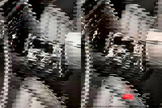 Used 2022 Buick Envision Essence w/ Safety Package image 16