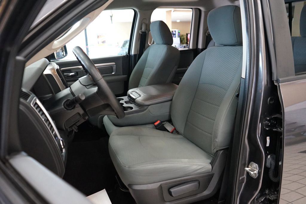 Used 2016 RAM 1500 Classic SLT image 2
