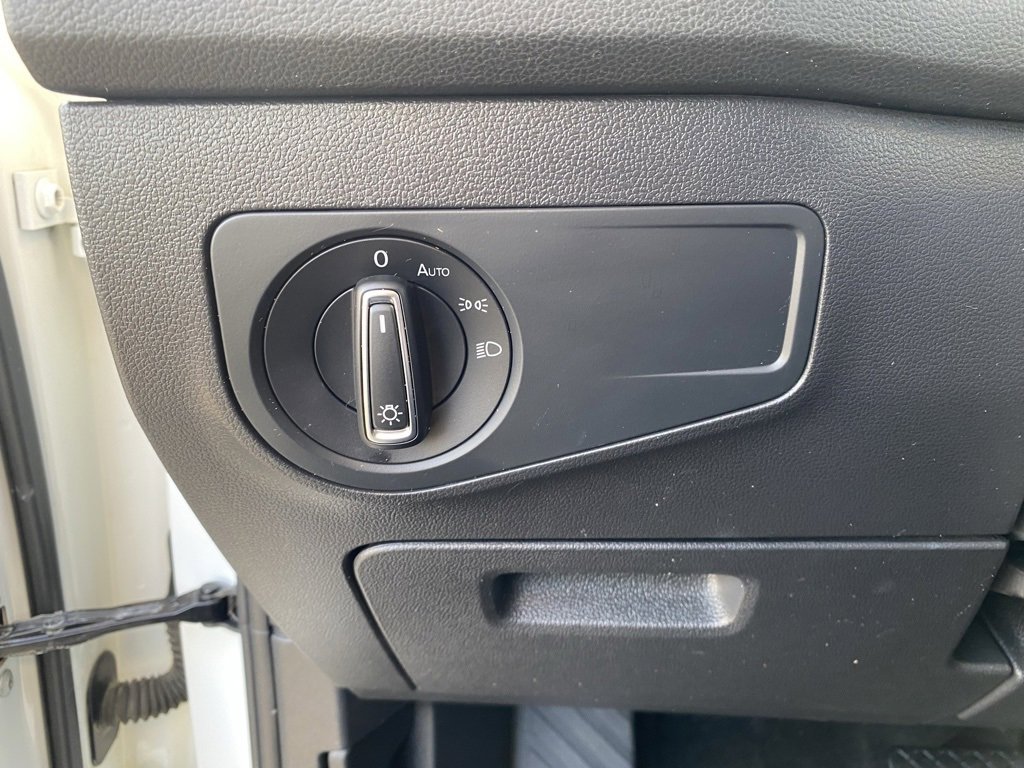 Used 2022 Volkswagen Tiguan SE image 19