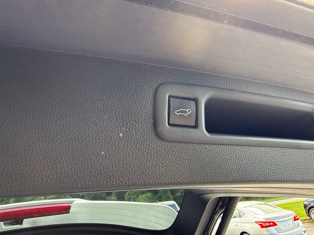 Used 2022 Toyota Highlander LE AWD/4WD image 14