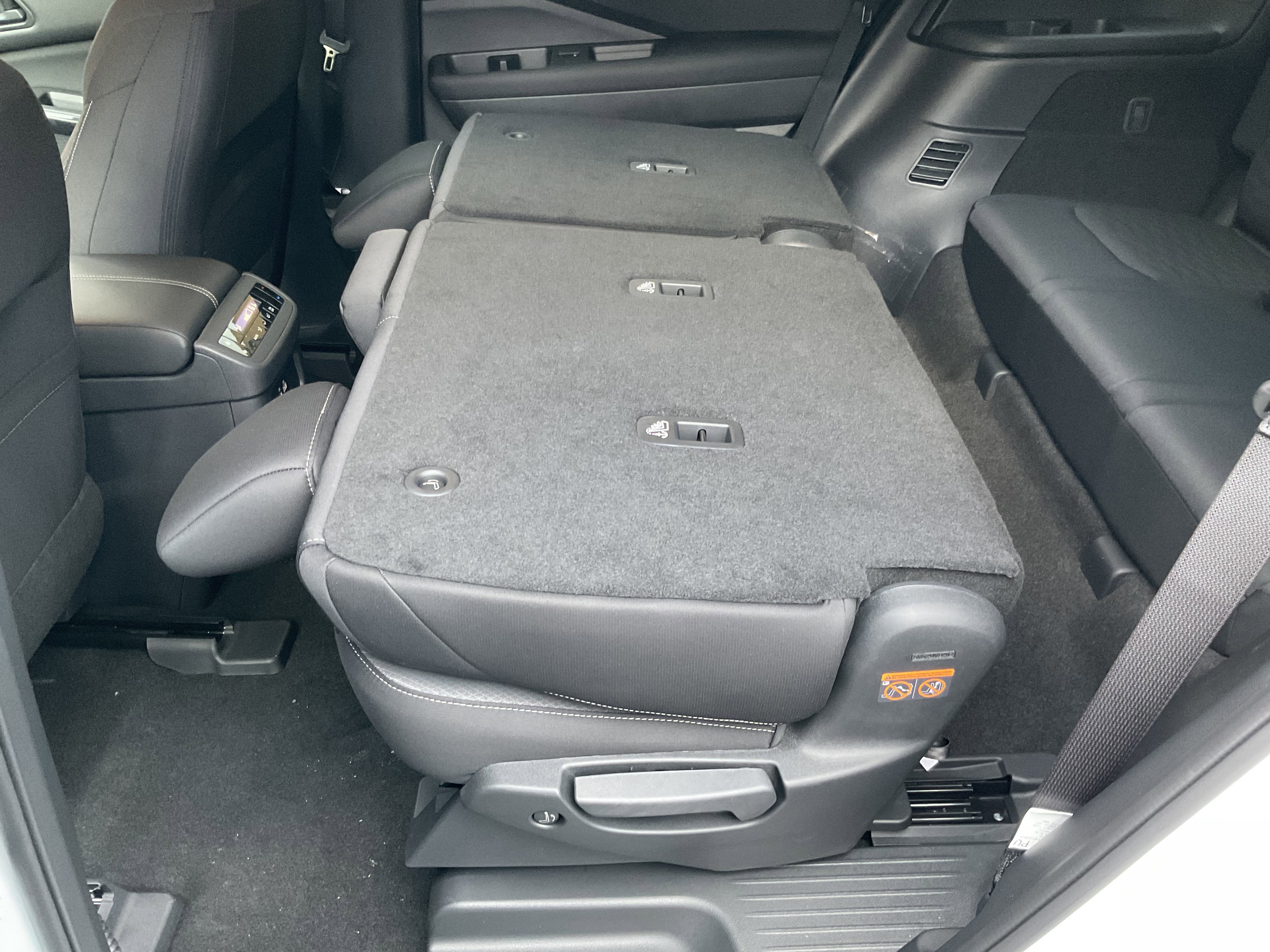 Used 2025 Nissan Pathfinder SV w/ Black Appearance Package image 41