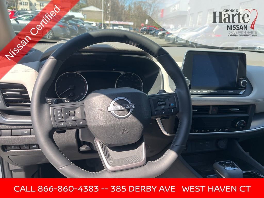 Certified 2025 Nissan Rogue SV image 32