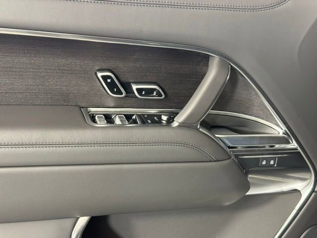 New 2025 Land Rover Range Rover SE image 12