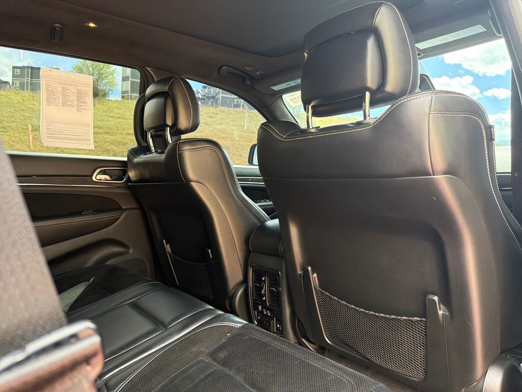 Used 2017 Jeep Grand Cherokee SRT image 28