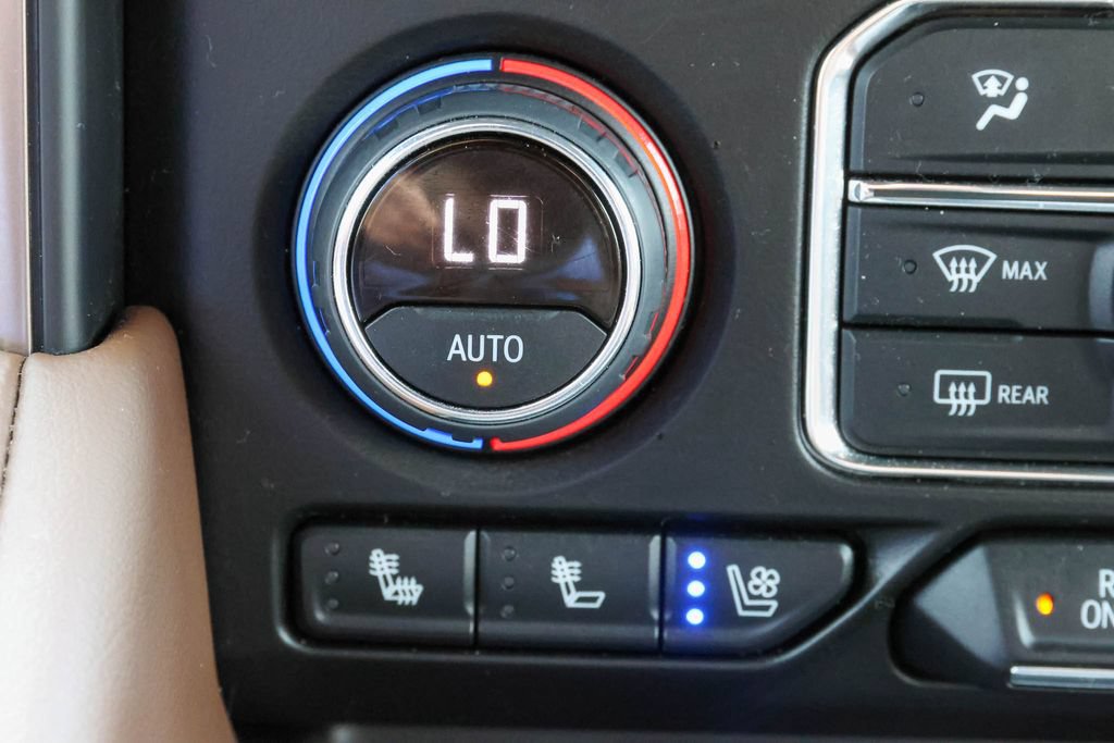 Used 2024 Chevrolet Tahoe High Country AWD/4WD image 33