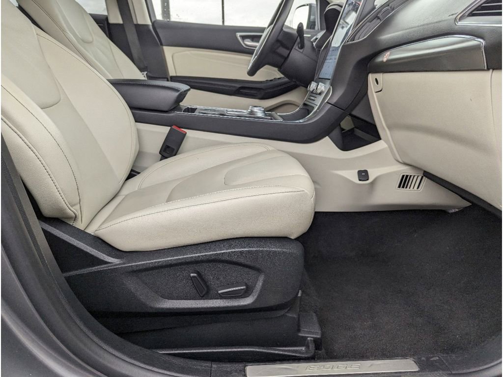 Used 2022 Ford Edge Titanium image 35