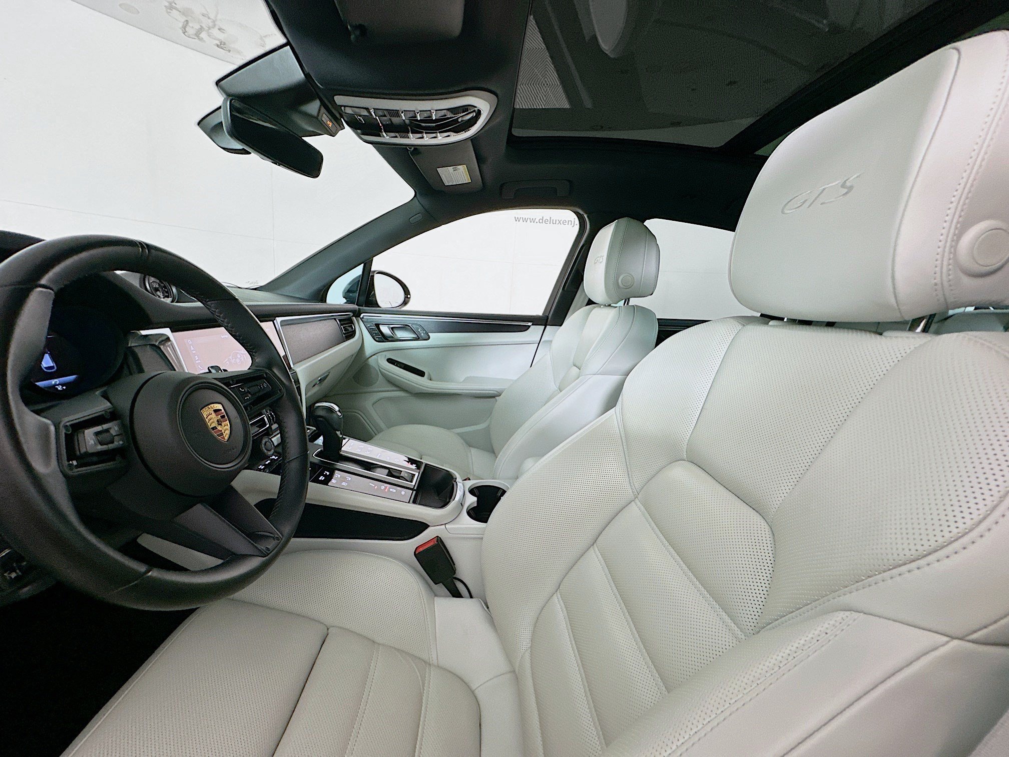 Used 2023 Porsche Macan GTS w/ Premium Package Plus AWD/4WD image 19