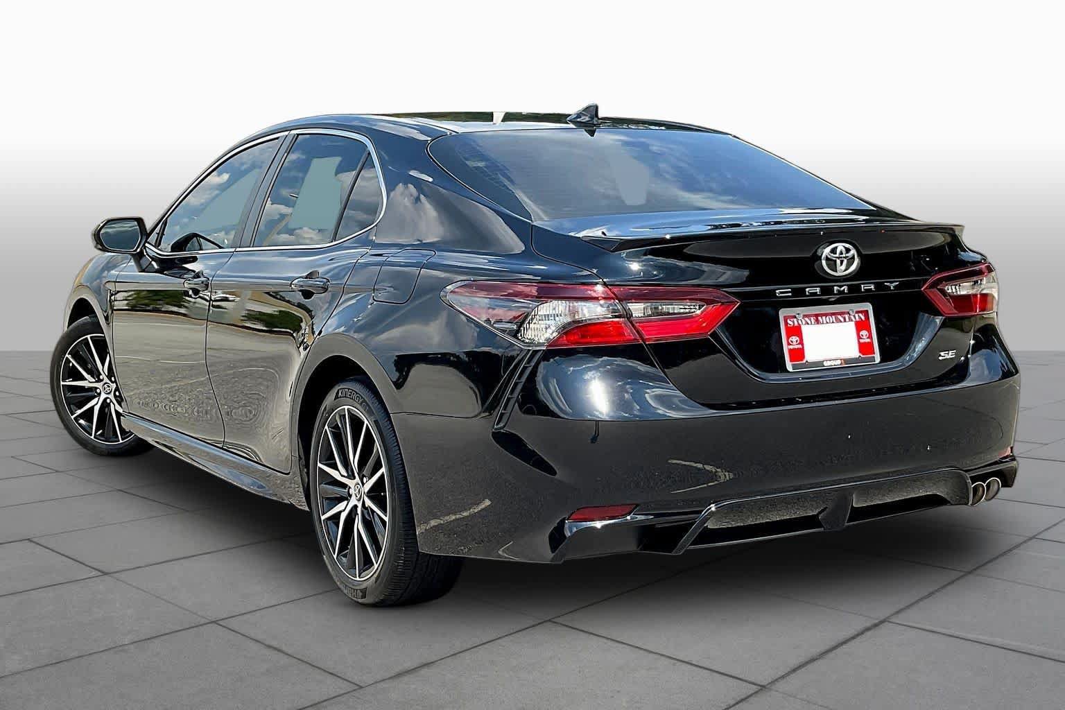 Used 2024 Toyota Camry SE w/ Convenience Package FWD image 12