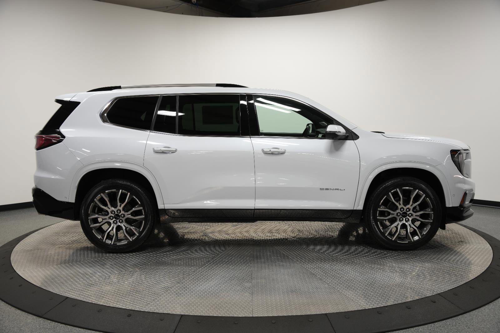 New 2026 GMC Acadia Denali Ultimate w/ LPO, Floor Liner Package image 9