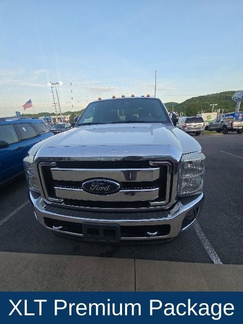 Used 2015 Ford F250 XLT w/ XLT Premium Package AWD/4WD image 3