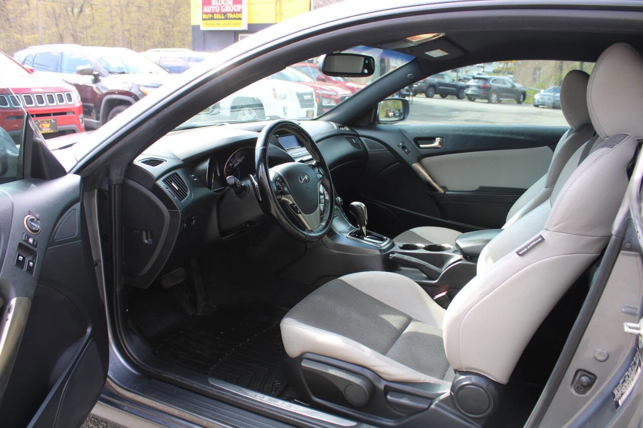 Used 2015 Hyundai Genesis 3.8 RWD image 23