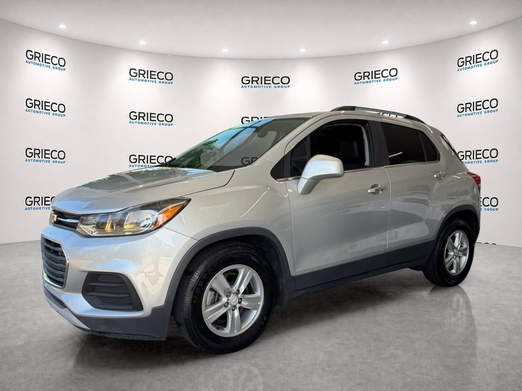 Used 2020 Chevrolet Trax LT w/ LT Convenience Package FWD image 3