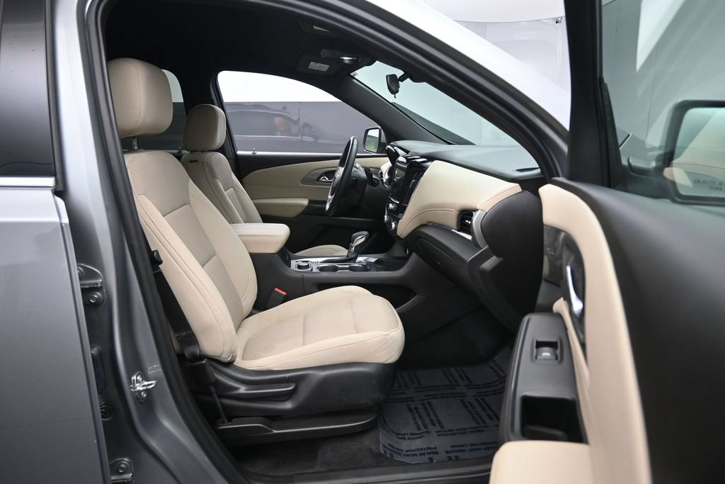 Used 2023 Chevrolet Traverse LT w/ LPO, Cargo Package AWD/4WD image 30