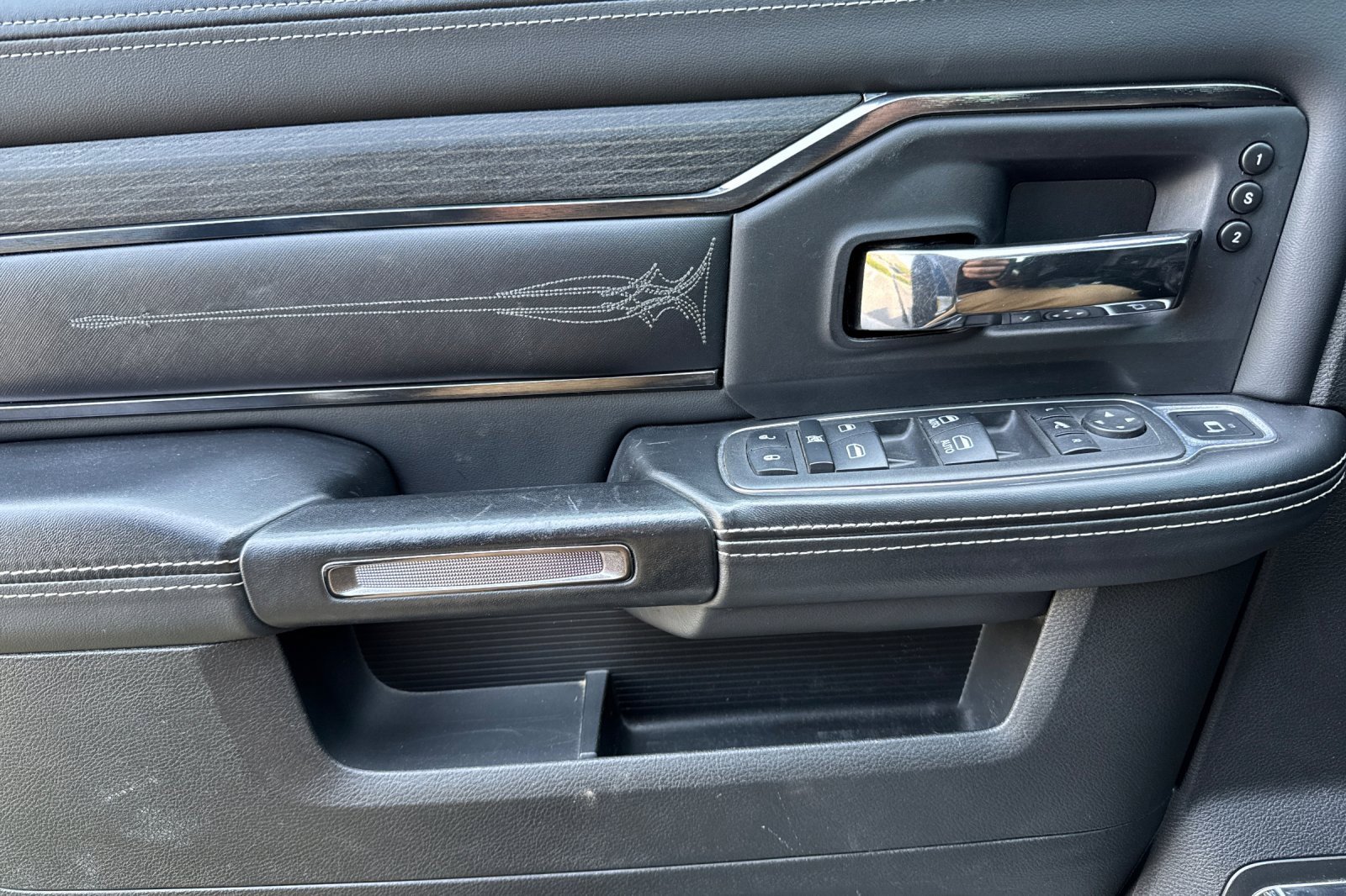 Used 2022 RAM 3500 Limited image 11