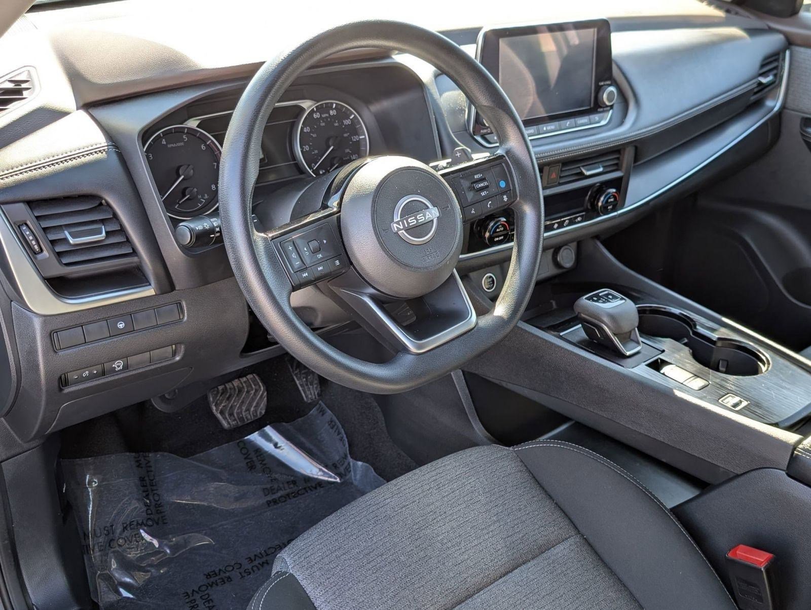 Used 2023 Nissan Rogue SV image 4