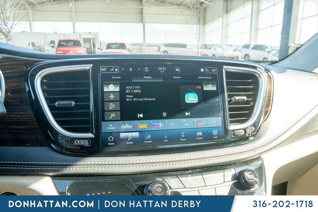 Used 2023 Chrysler Pacifica Limited FWD image 7