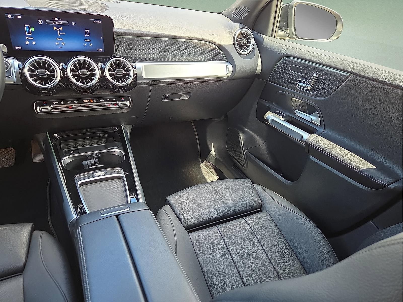 Used 2025 Mercedes-Benz GLB 250 4MATIC image 12
