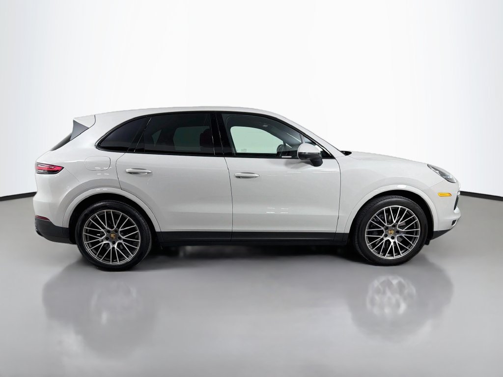 Used 2023 Porsche Cayenne Platinum Edition AWD/4WD image 4