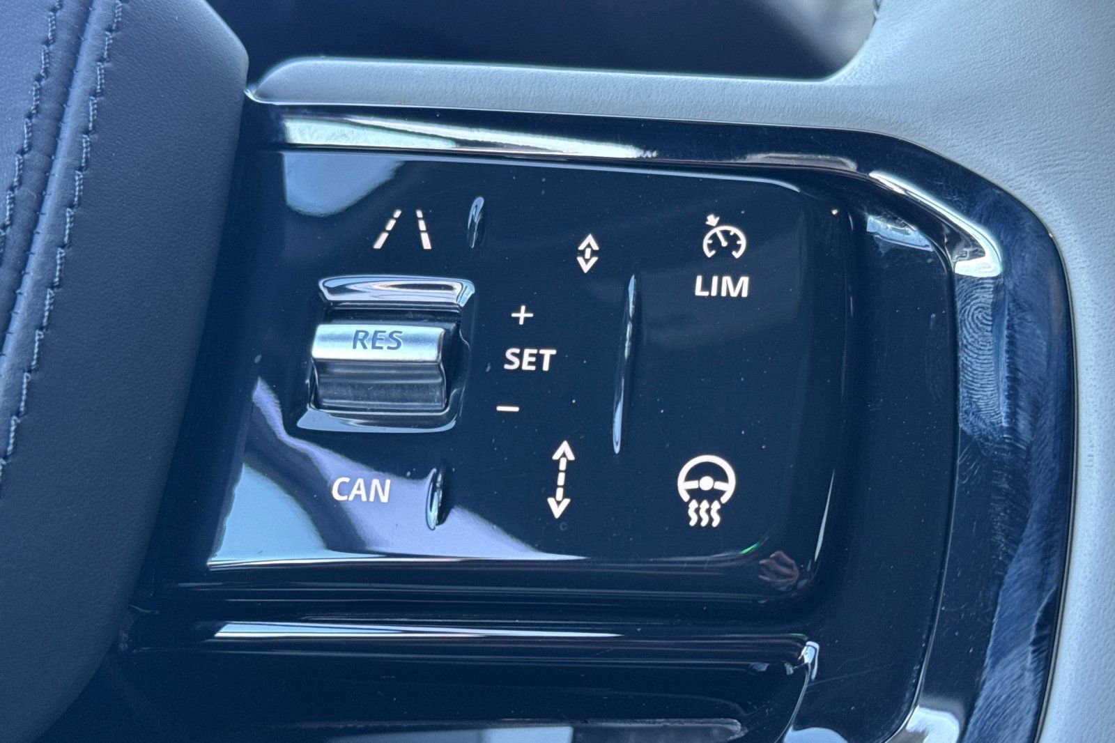 Used 2026 Land Rover Range Rover Velar Dynamic SE image 29