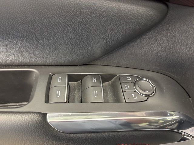 Used 2025 Chevrolet Traverse RS AWD/4WD image 40