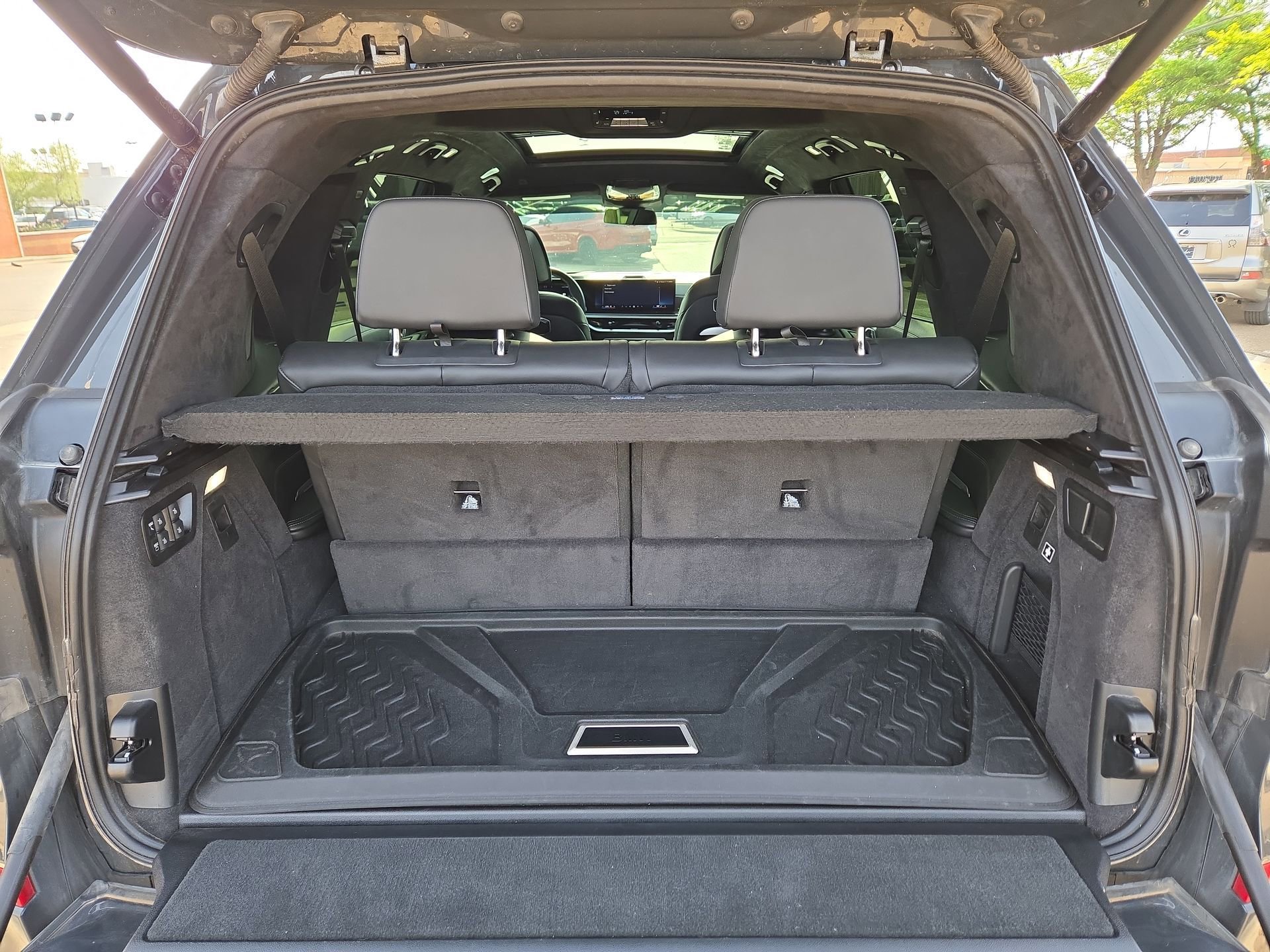 Used 2025 BMW X7 M60i image 12