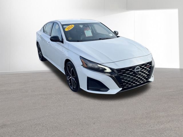 Certified 2024 Nissan Altima 2.5 SR image 3