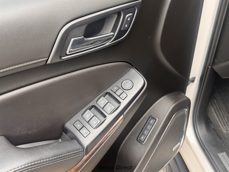 Used 2019 Chevrolet Suburban LT w/ Luxury Package RWD image 37