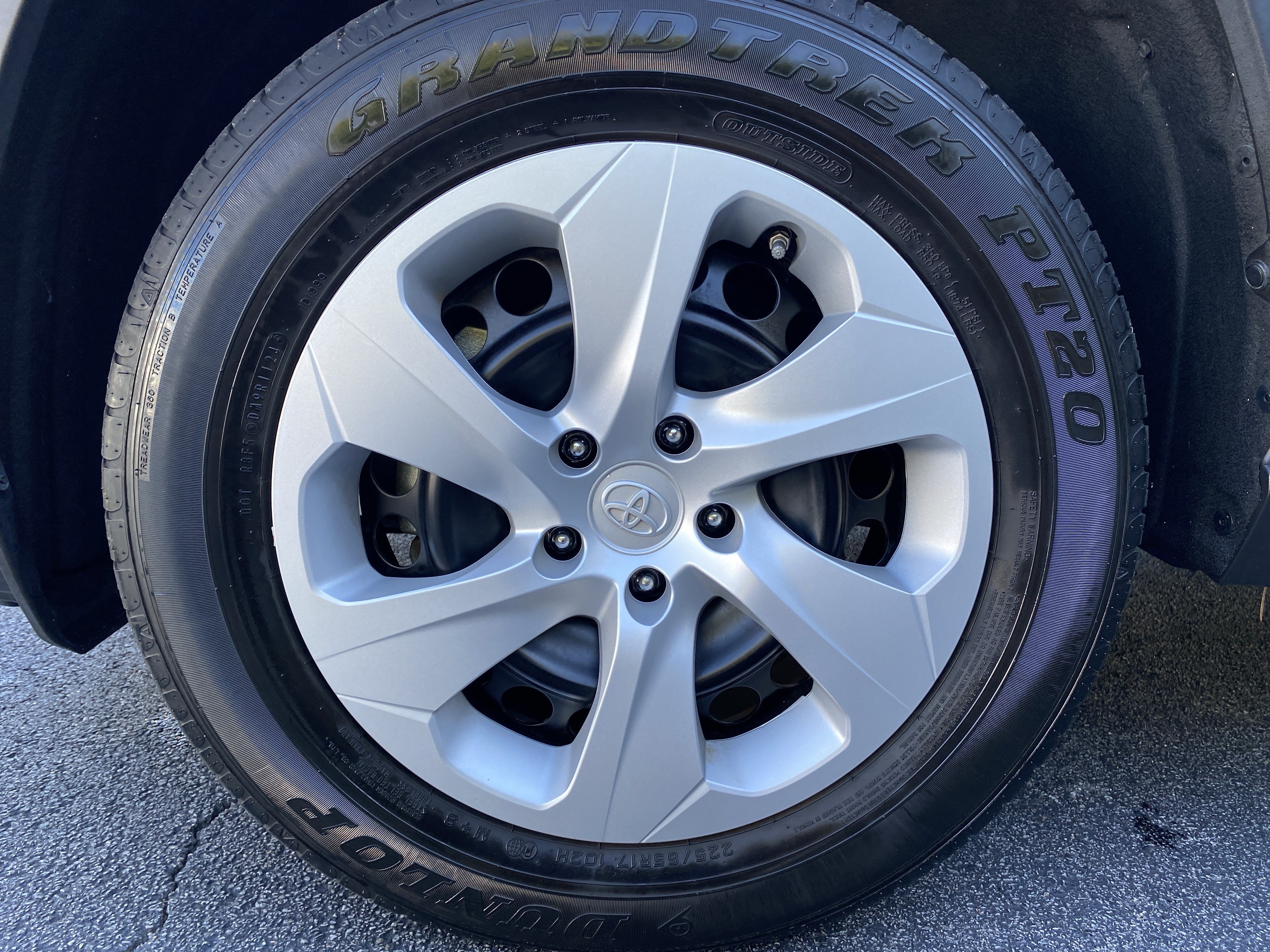 Used 2024 Toyota RAV4 LE FWD image 39
