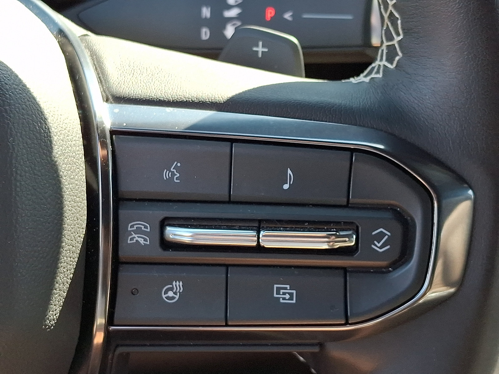 Used 2025 GMC Yukon Denali Ultimate AWD/4WD image 26
