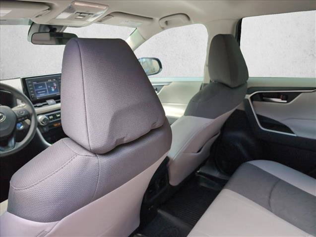 Used 2021 Toyota RAV4 XLE AWD/4WD image 21