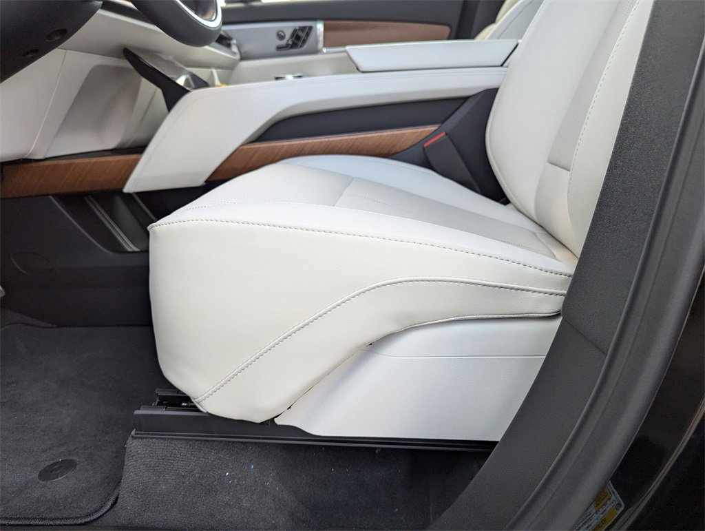 New 2026 Cadillac Vistiq Sport image 13