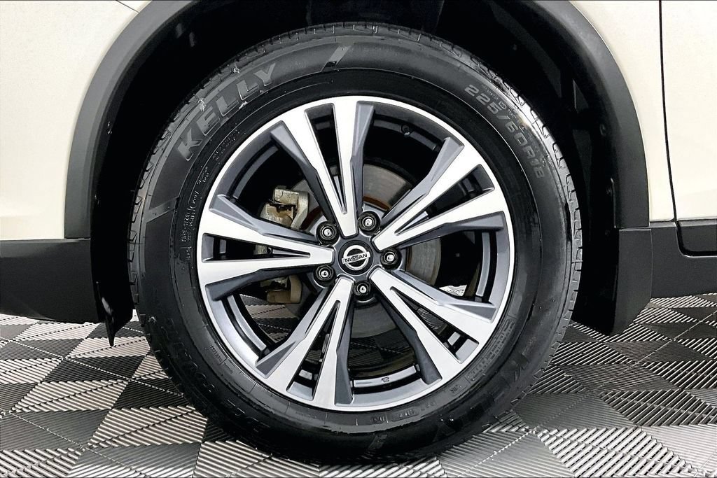Used 2019 Nissan Rogue SV w/ Premium Package FWD image 8
