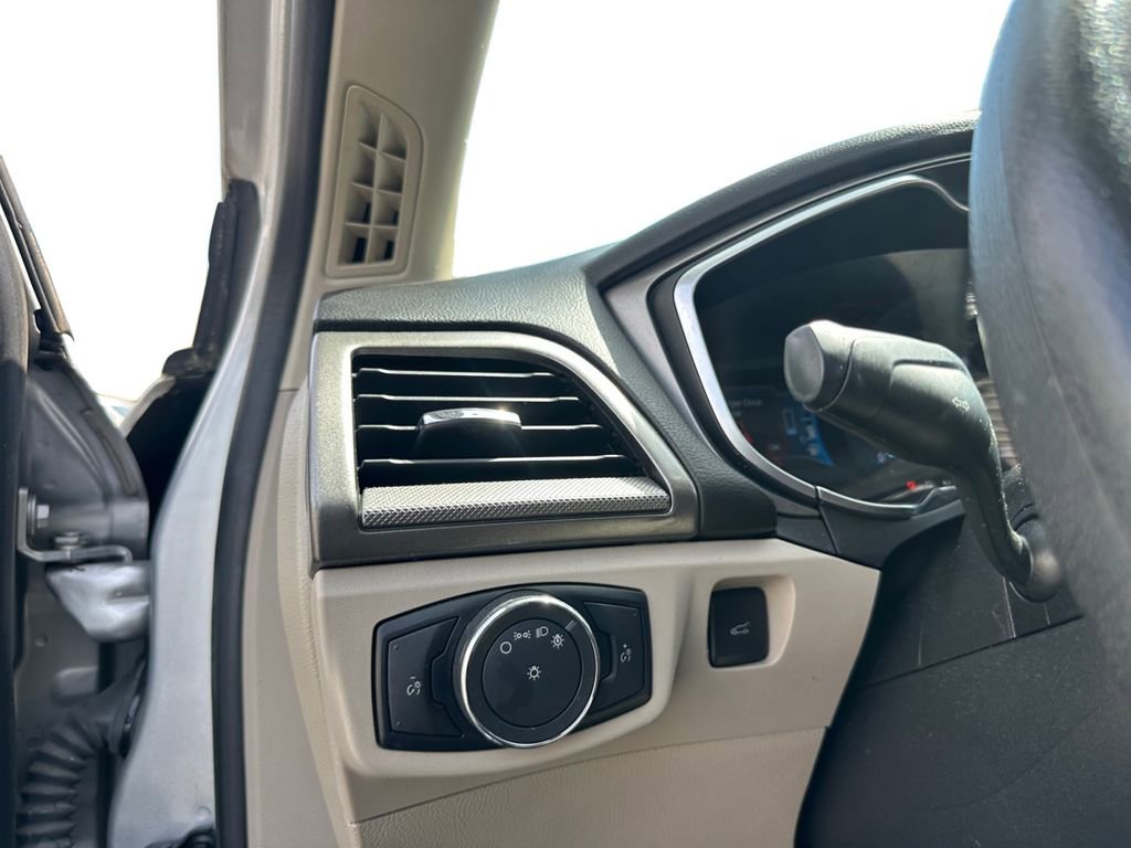 Used 2018 Ford Fusion SE image 13