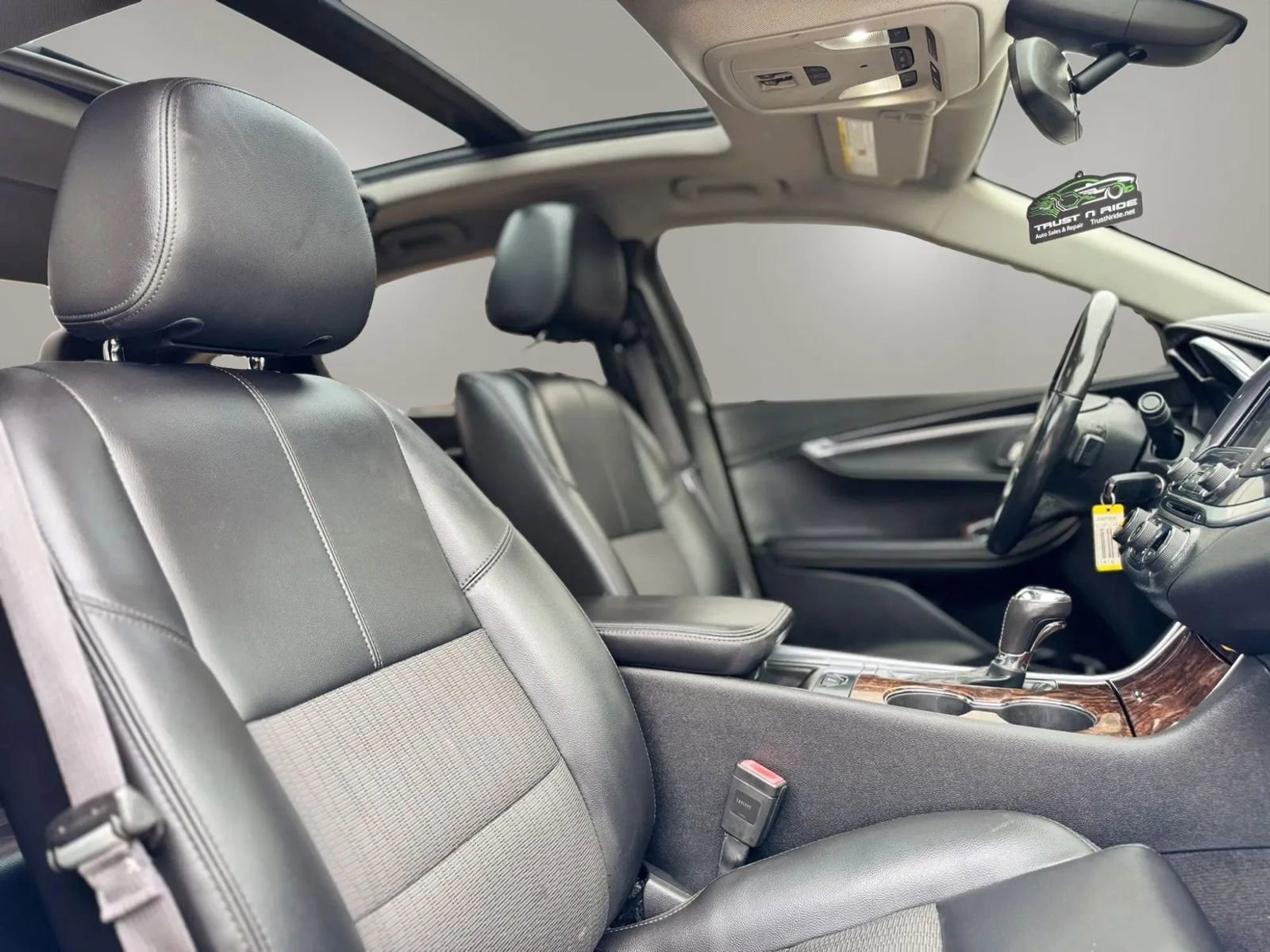 Used 2015 Chevrolet Impala LT w/ Convenience Package image 21