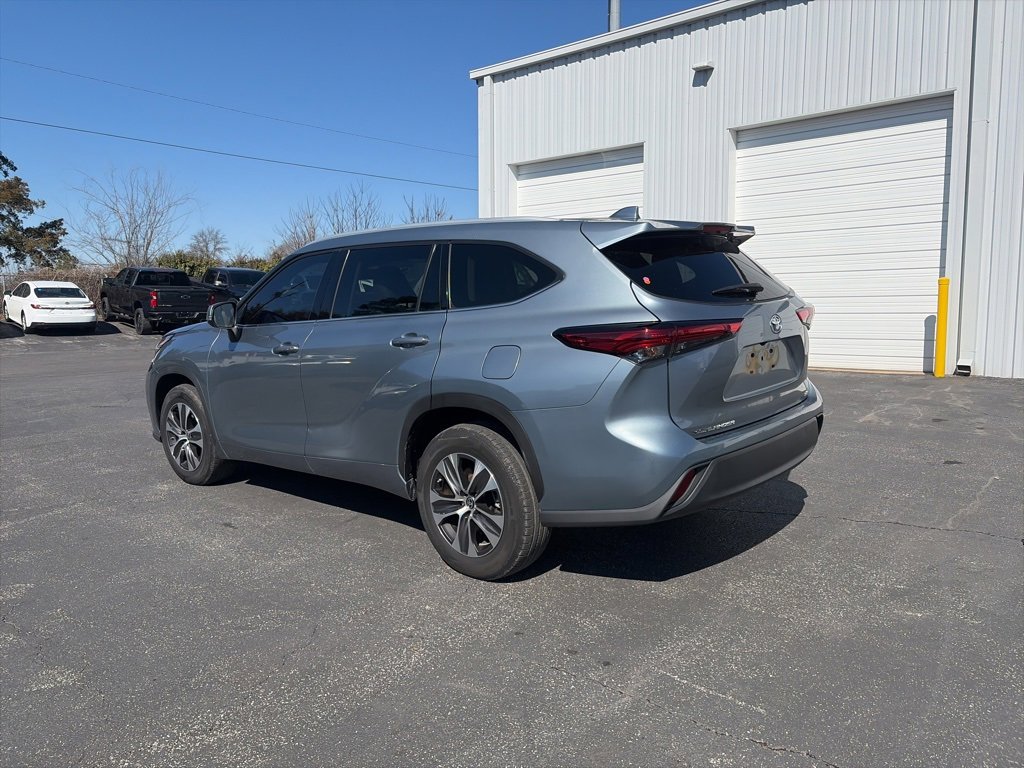Used 2022 Toyota Highlander XLE image 5
