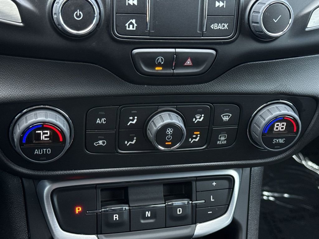 Used 2024 GMC Terrain SLT image 22