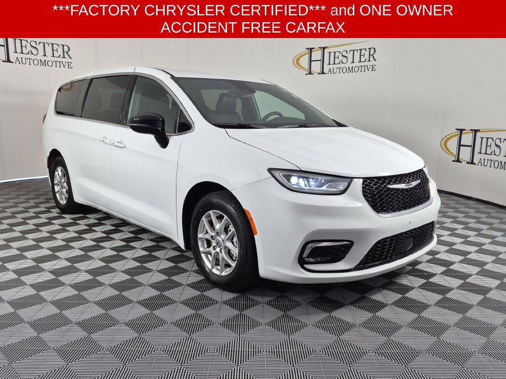Certified 2025 Chrysler Pacifica Select FWD image 2