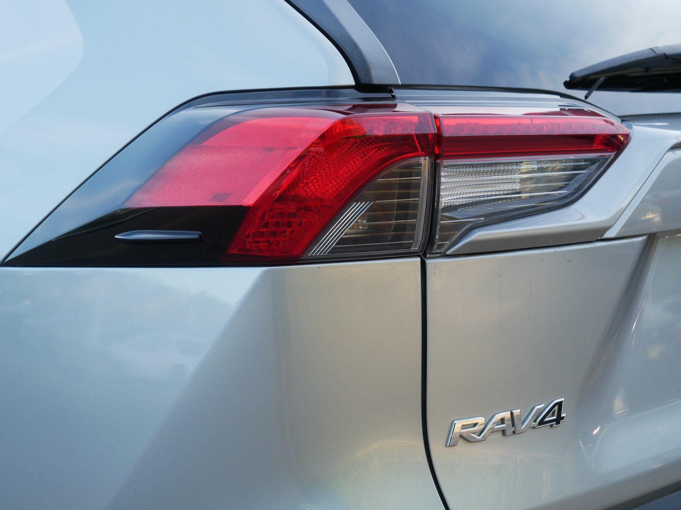 Used 2019 Toyota RAV4 XLE AWD/4WD image 17