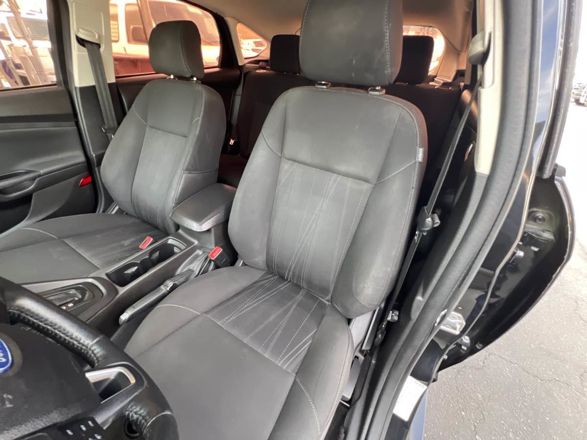 Used 2015 Ford Focus SE w/ SE Sport Package image 9